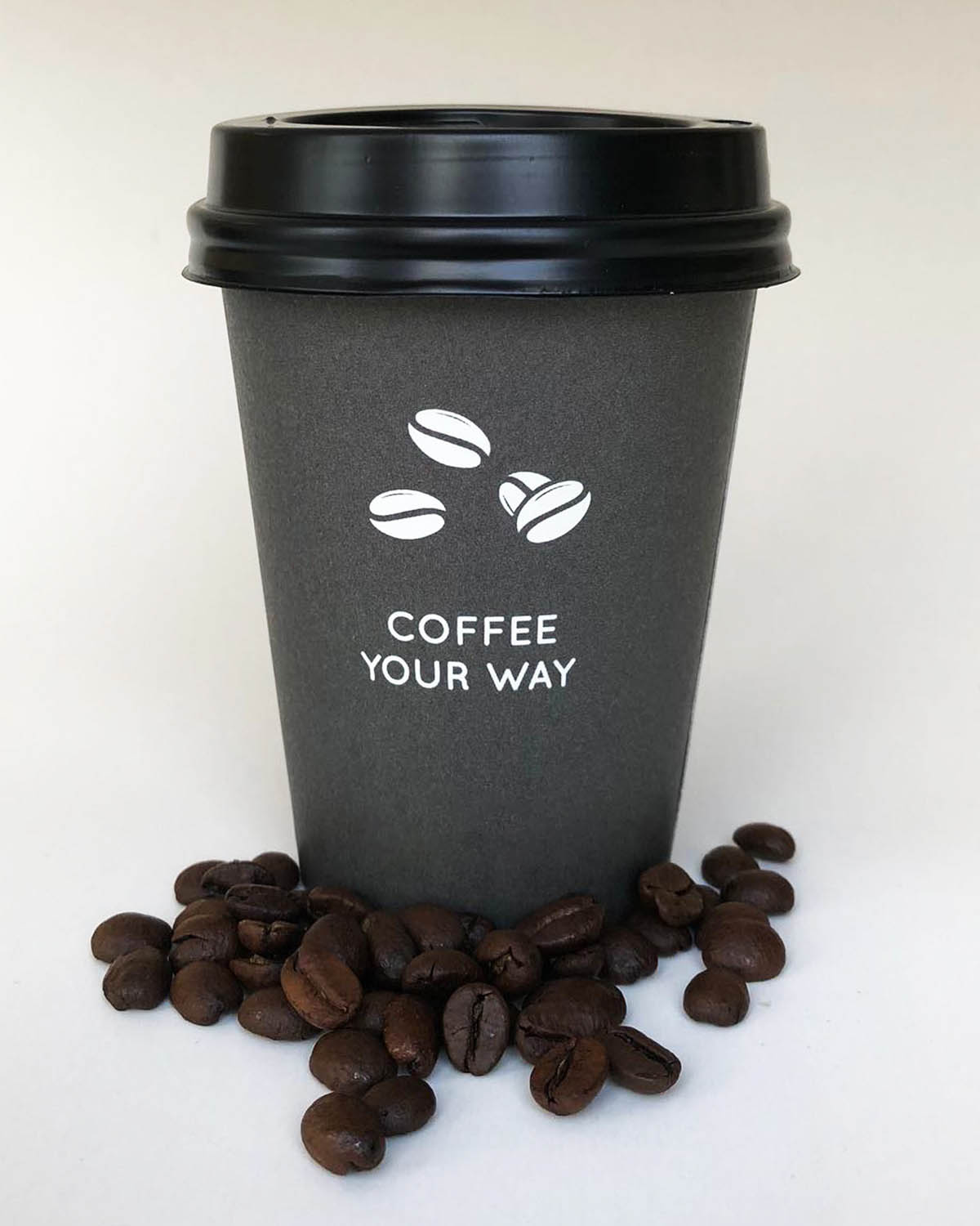 Deksels / lids voor kartonnen koffiebekers PE  sfeerfoto 3