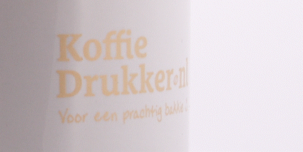 Close-up goudlook bedrukking op porselein