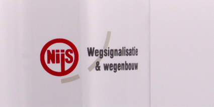 Close-up van een bedrukking op glas