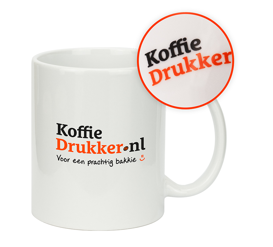Mok met een logobedrukking